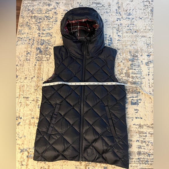 Lululemon The Fluffiest Vest size 10 - Picture 9 of 12